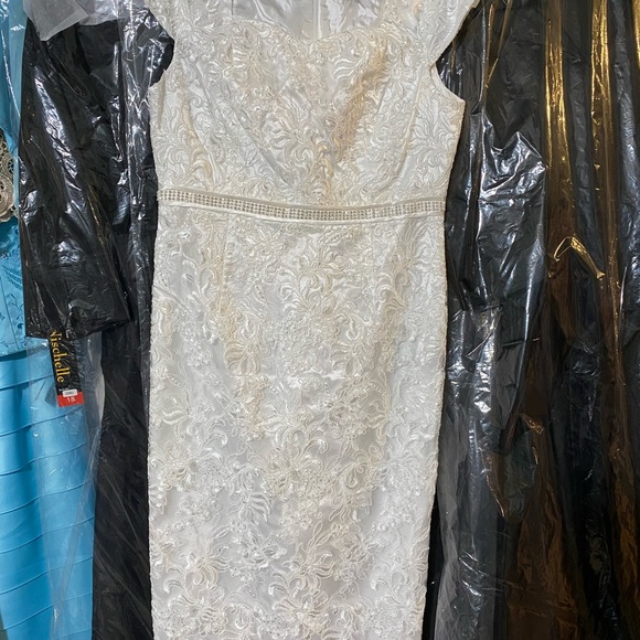 Nina Nischelle New with tags style 2820 in white ivory - Picture 9 of 9